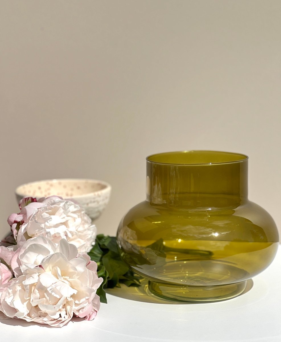Vase rond en verre TUMMY vert olive - B&Inside