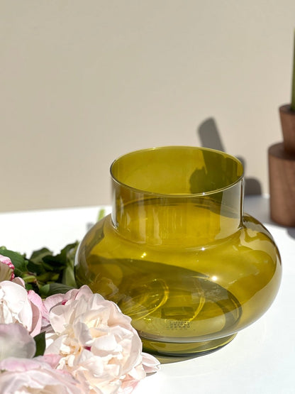 Vase rond en verre TUMMY vert olive - B&Inside
