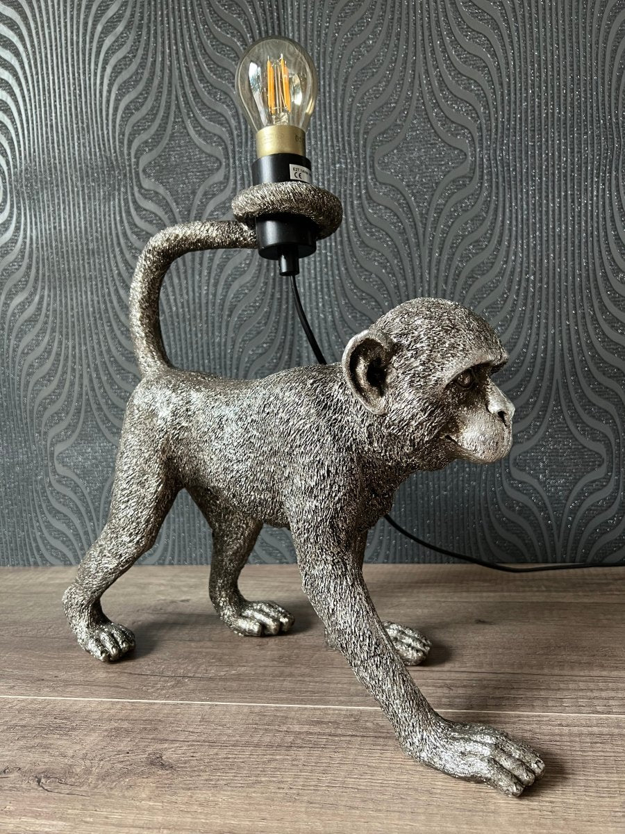 CHEETAH - Lampe singe debout serrant une ampoule dans sa queue - B&Inside