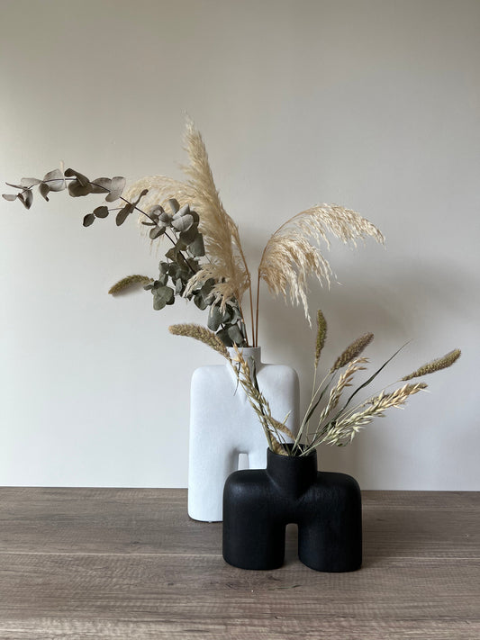 PETIT SOBA - Vase en céramique noir, forme incurvée - B&Inside