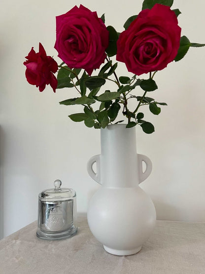 SUKO - Vase céramique blanc en forme d’amphore - B&Inside