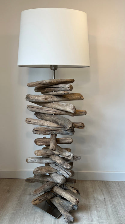 WIDE DRIFTWOOD - Grande lampe en bois flotté et abat-jour blanc - B&Inside