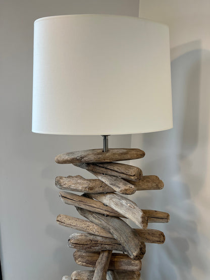 WIDE DRIFTWOOD - Grande lampe en bois flotté et abat-jour blanc - B&Inside